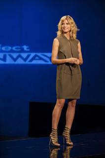 Heidi Klum feet photo thumbnail
