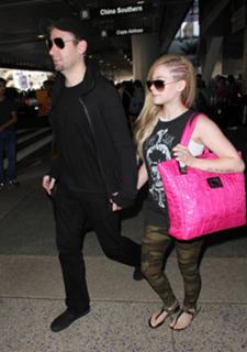 Avril Lavigne feet photo thumbnail