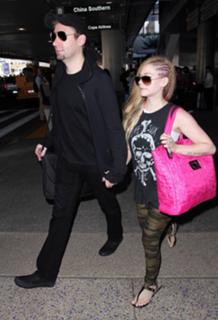 Avril Lavigne feet photo thumbnail
