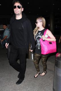 Avril Lavigne feet photo thumbnail