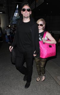 Avril Lavigne feet photo thumbnail