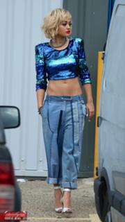 Rita Ora feet photo thumbnail
