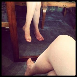 Salma Hayek feet photo thumbnail