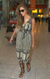 Nicole Scherzinger feet photo thumbnail