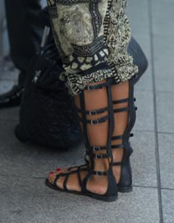 Nicole Scherzinger feet photo thumbnail