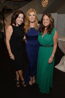 Connie Britton feet photo thumbnail
