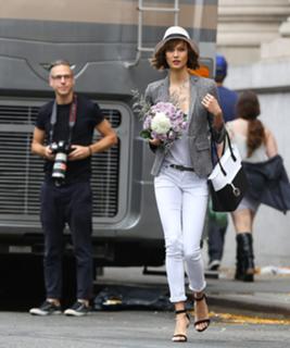 Karlie Kloss feet photo thumbnail