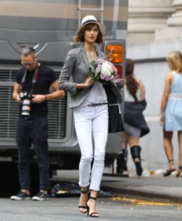 Karlie Kloss feet photo thumbnail