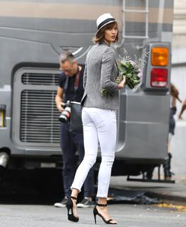 Karlie Kloss feet photo thumbnail