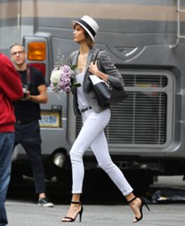 Karlie Kloss feet photo thumbnail