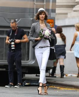 Karlie Kloss feet photo thumbnail