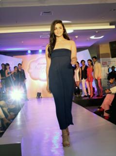 Alia Bhatt feet photo thumbnail
