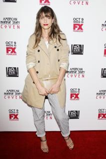 Amanda Peet feet photo thumbnail