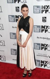 Rooney Mara feet photo thumbnail