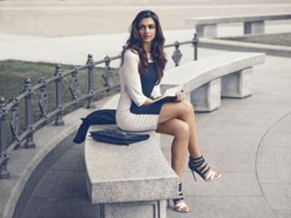 Deepika Padukone feet photo thumbnail