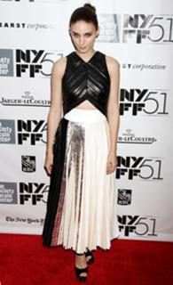 Rooney Mara feet photo thumbnail
