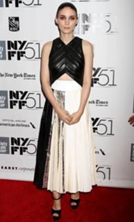 Rooney Mara feet photo thumbnail