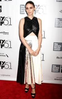 Rooney Mara feet photo thumbnail