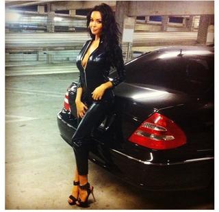 Nabilla Benattia feet photo thumbnail