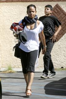 Christina Milian feet photo thumbnail