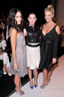 Abigail Spencer feet photo thumbnail