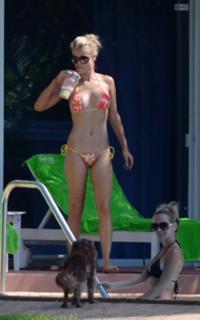 Joanna Krupa feet photo thumbnail