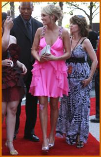Carrie Underwood feet photo thumbnail