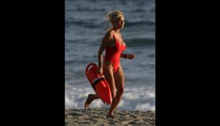 Pamela Anderson feet photo thumbnail