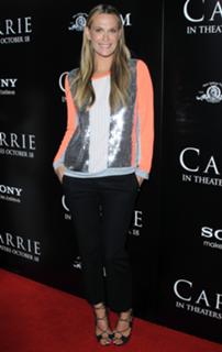 Molly Sims feet photo thumbnail