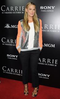 Molly Sims feet photo thumbnail