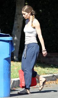 Jessica Biel feet photo thumbnail