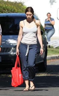 Jessica Biel feet photo thumbnail