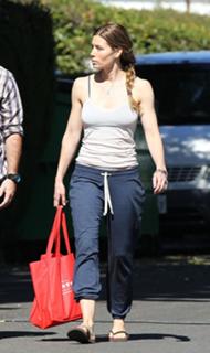 Jessica Biel feet photo thumbnail