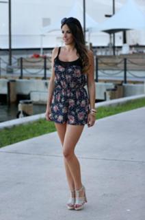 Claudia Romani feet photo thumbnail