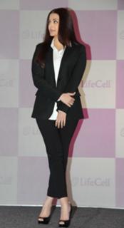 Aishwarya Rai Bachchan feet photo thumbnail