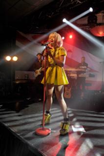 Rita Ora feet photo thumbnail