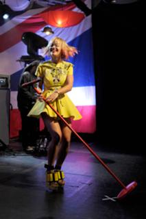 Rita Ora feet photo thumbnail