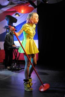 Rita Ora feet photo thumbnail