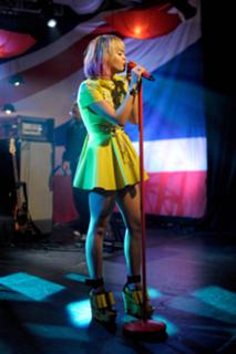 Rita Ora feet photo thumbnail
