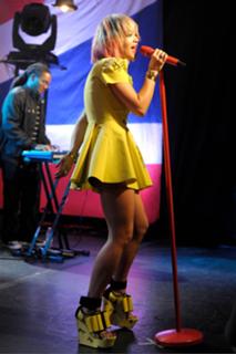 Rita Ora feet photo thumbnail