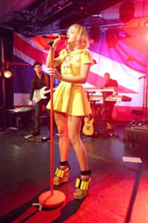 Rita Ora feet photo thumbnail