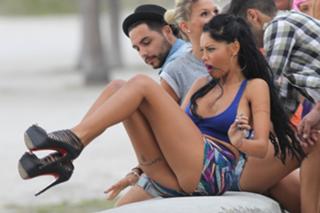 Nabilla Benattia feet photo thumbnail