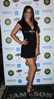 Claudia Romani feet photo thumbnail