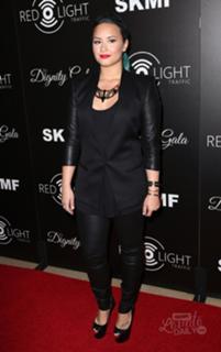 Demi Lovato feet photo thumbnail