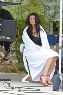 Selena Gomez feet photo thumbnail