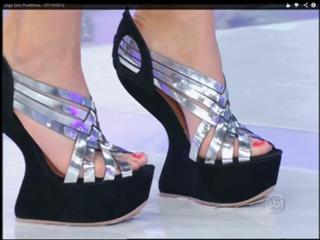 Lívia Andrade feet photo thumbnail