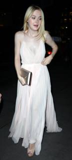 Dakota Fanning feet photo thumbnail