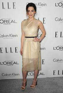 Emilia Clarke feet photo thumbnail