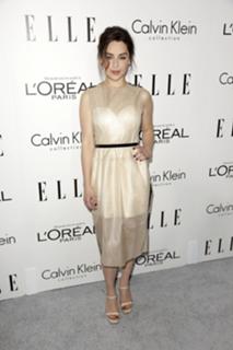 Emilia Clarke feet photo thumbnail