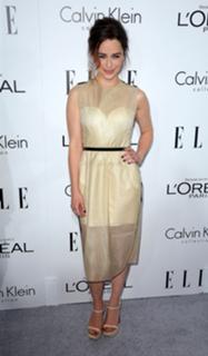 Emilia Clarke feet photo thumbnail